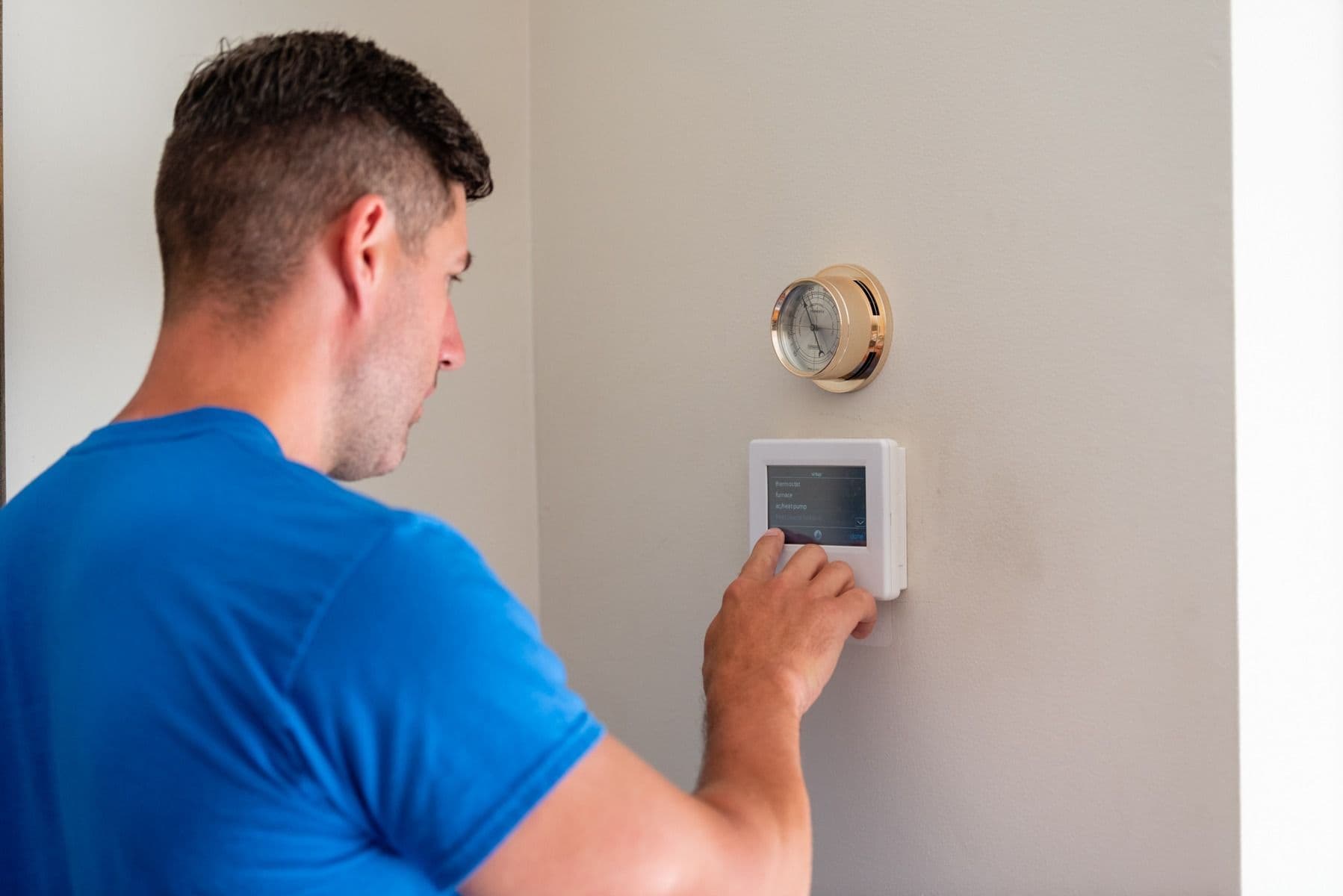 Adjusting-Thermostat-Philadelphia-Gas-Electric-Heating